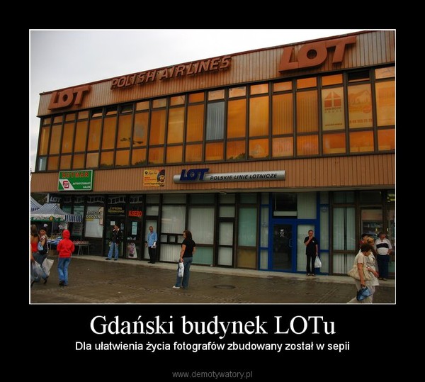 Gdański budynek LOTu – Dla ułatwienia życia fotografów zbudowany został w sepii 
