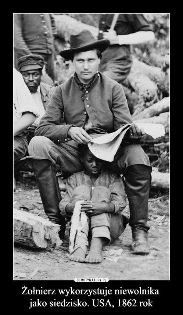 Żołnierz wykorzystuje niewolnika jako siedzisko. USA, 1862 rok –  