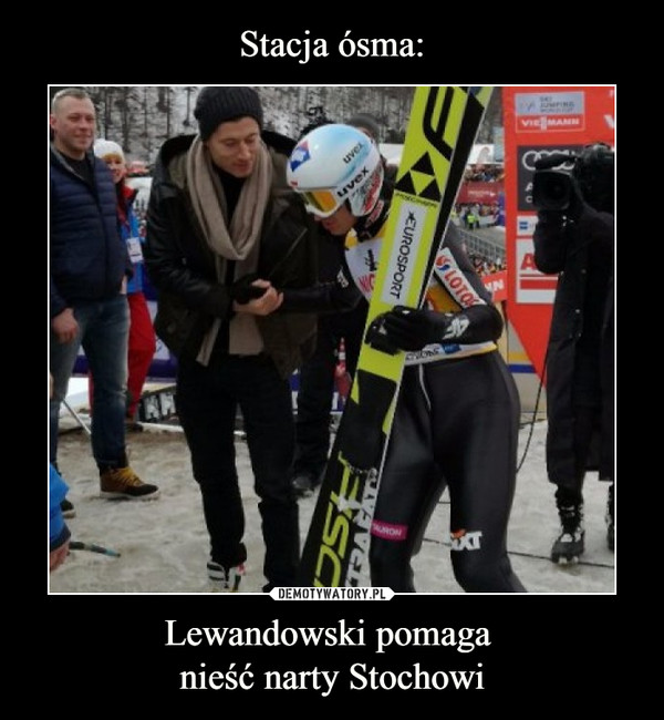 Lewandowski pomaga nieść narty Stochowi –  