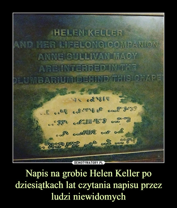 Napis na grobie Helen Keller po dziesiątkach lat czytania napisu przez ludzi niewidomych