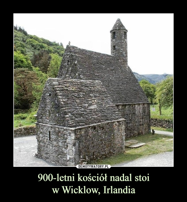 900-letni kościół nadal stoiw Wicklow, Irlandia –  