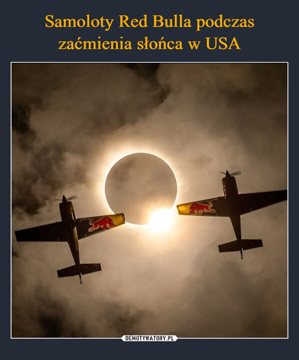Samoloty Red Bulla podczas zaćmienia słońca w USA